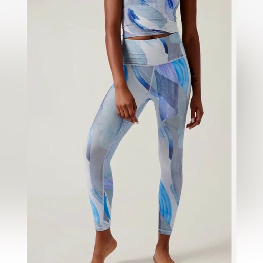 Women’s Athleta Elation 7/8 high waist Vibrance Snowflake leggings Medium